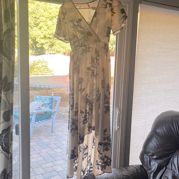 FLOWY HIGH-LOW DRESS CREAM COLOR WITH FLORAL PRINT - Picture 4 of 4